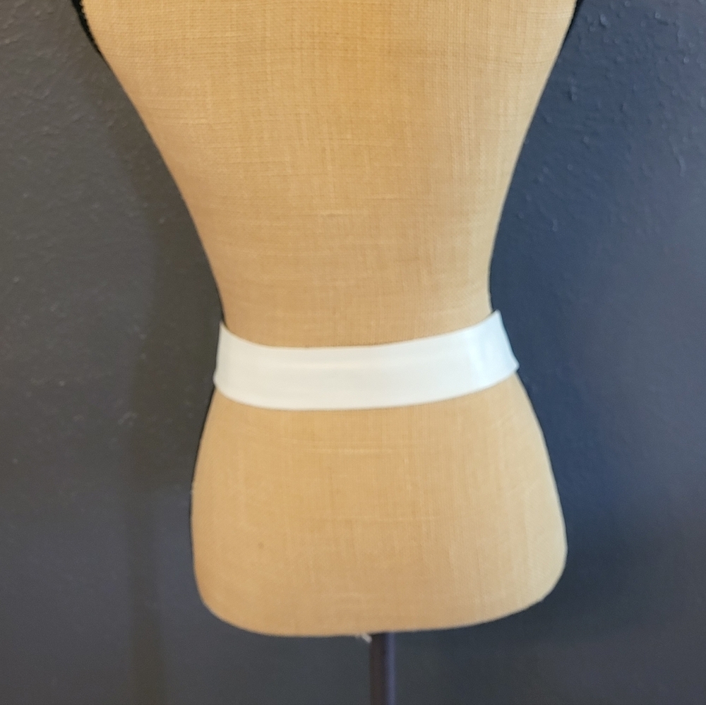 Unbranded 80s Ivory Leather Belt With Goldtone And Pearl Cross Buckle - Picture 4 of 7